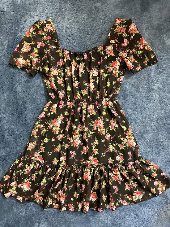 Dresses & Skirts - Floral Chiffon Dress